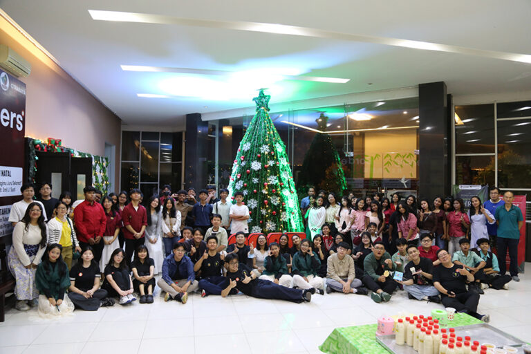 Perayaan Natal Westlight 2025